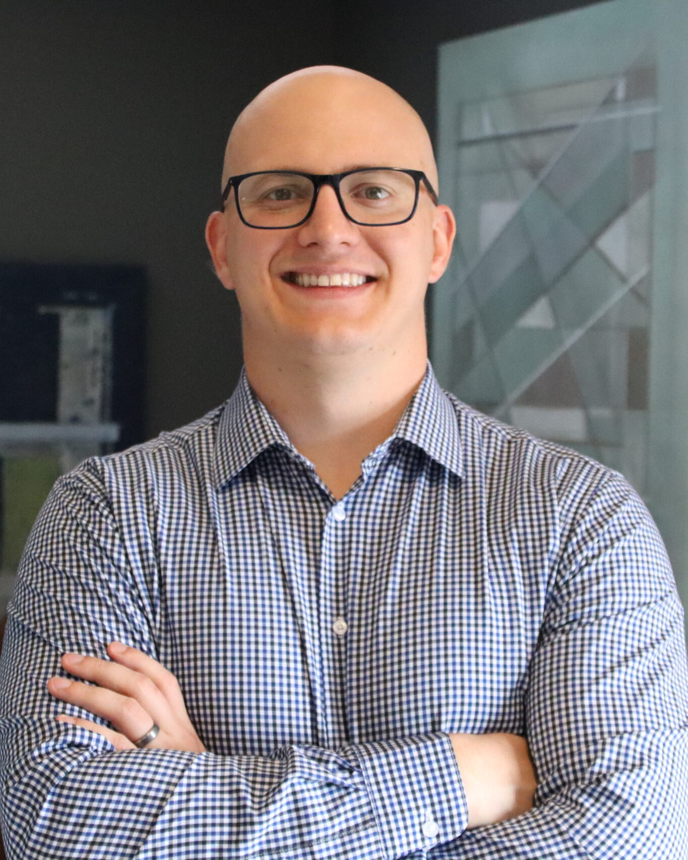 Joeys-headshot-4.23-scaled